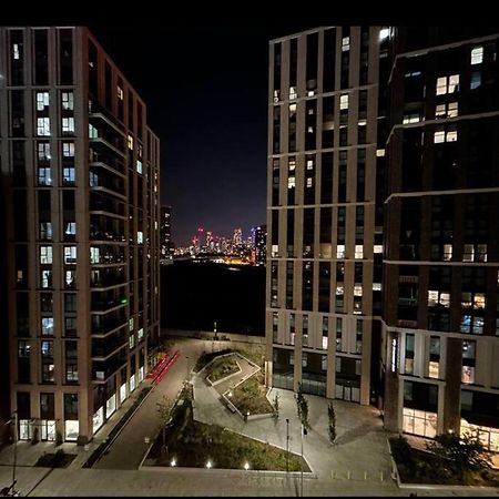 2 Bed Apartment Close To Station With Parking Londres Exterior foto